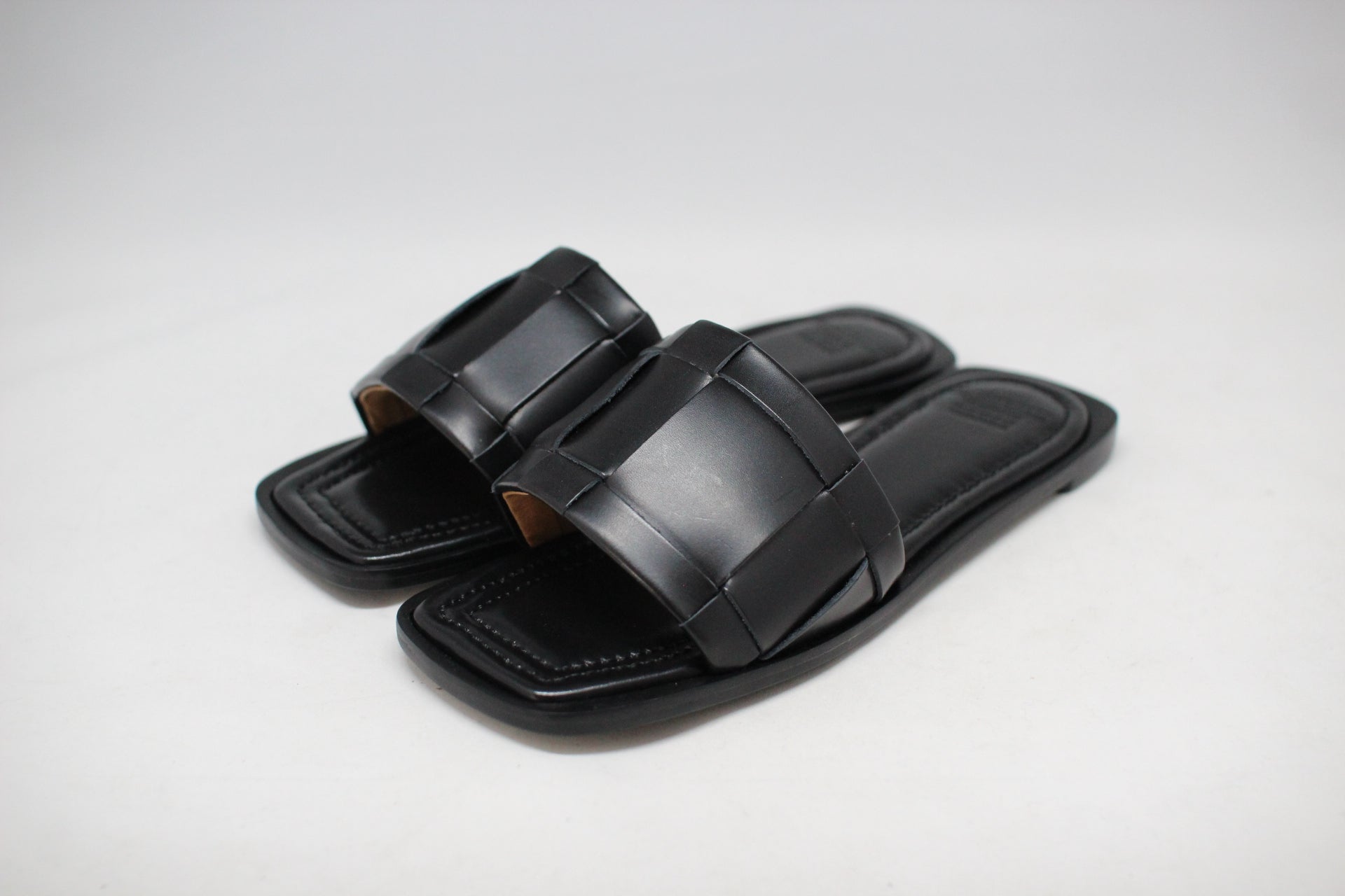 #313 RANDOM MESH SANDAL