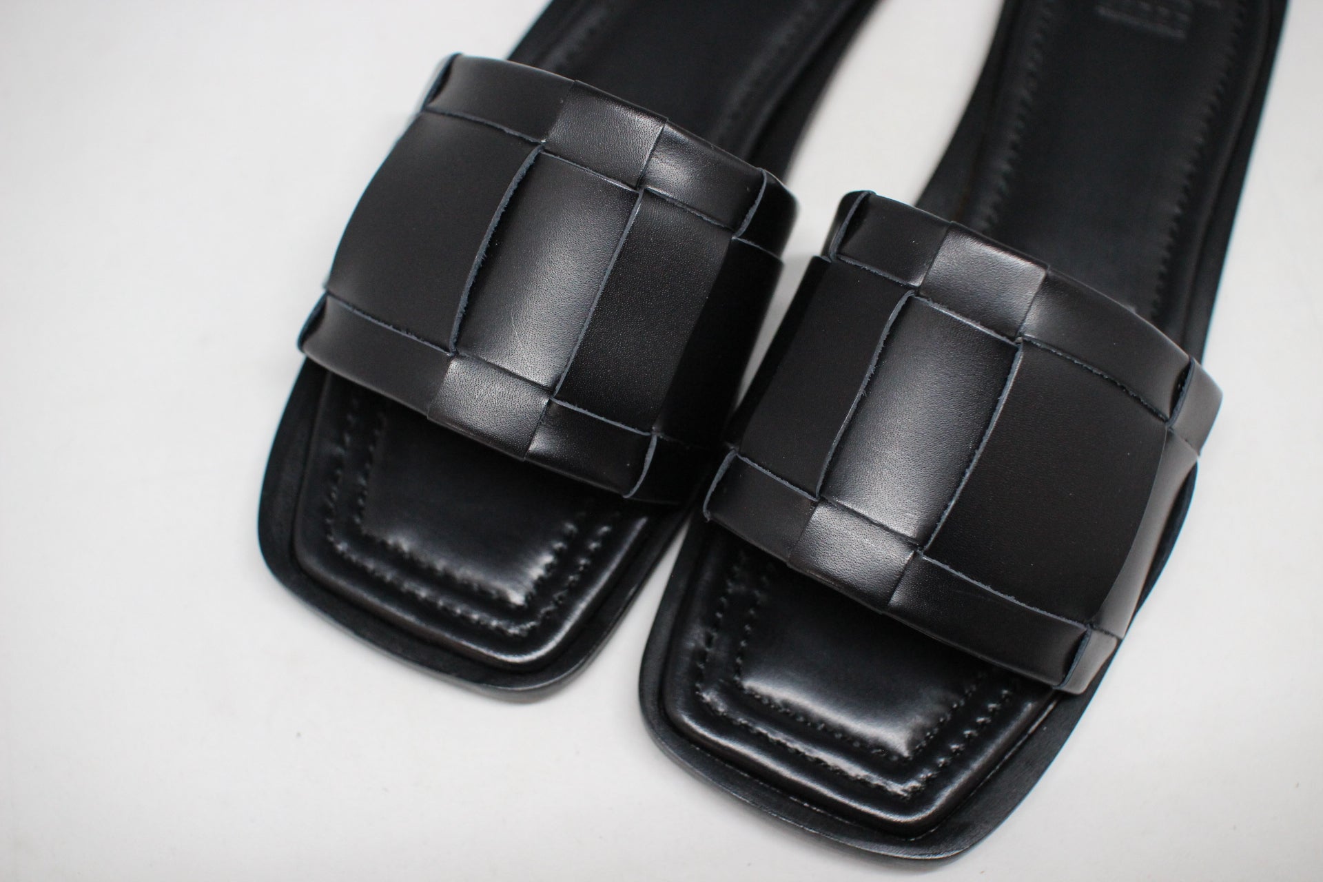 #313 RANDOM MESH SANDAL
