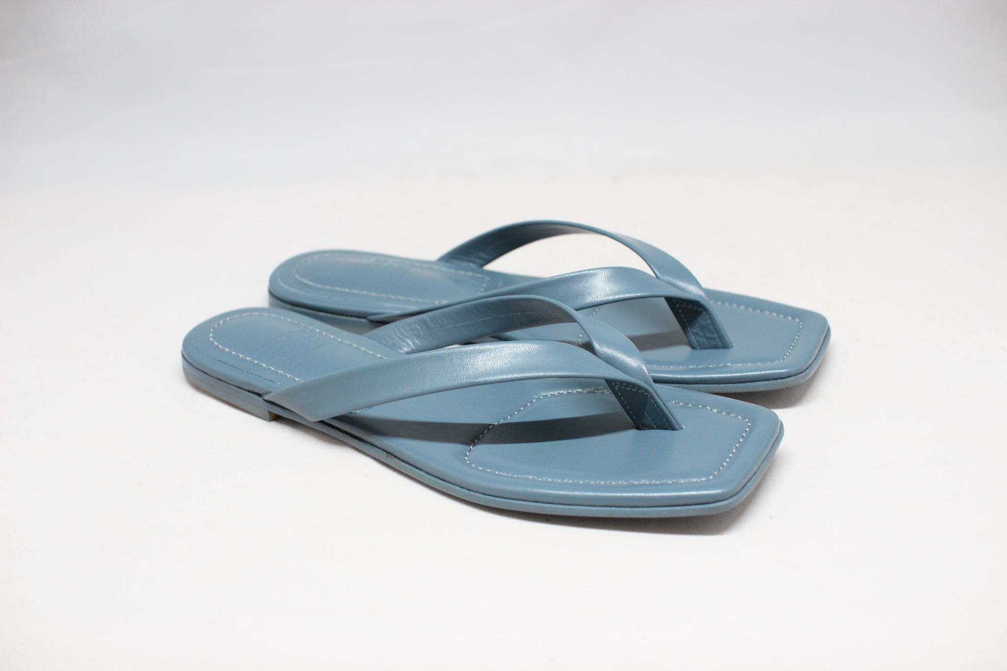 #138 TONG FLAT SANDAL