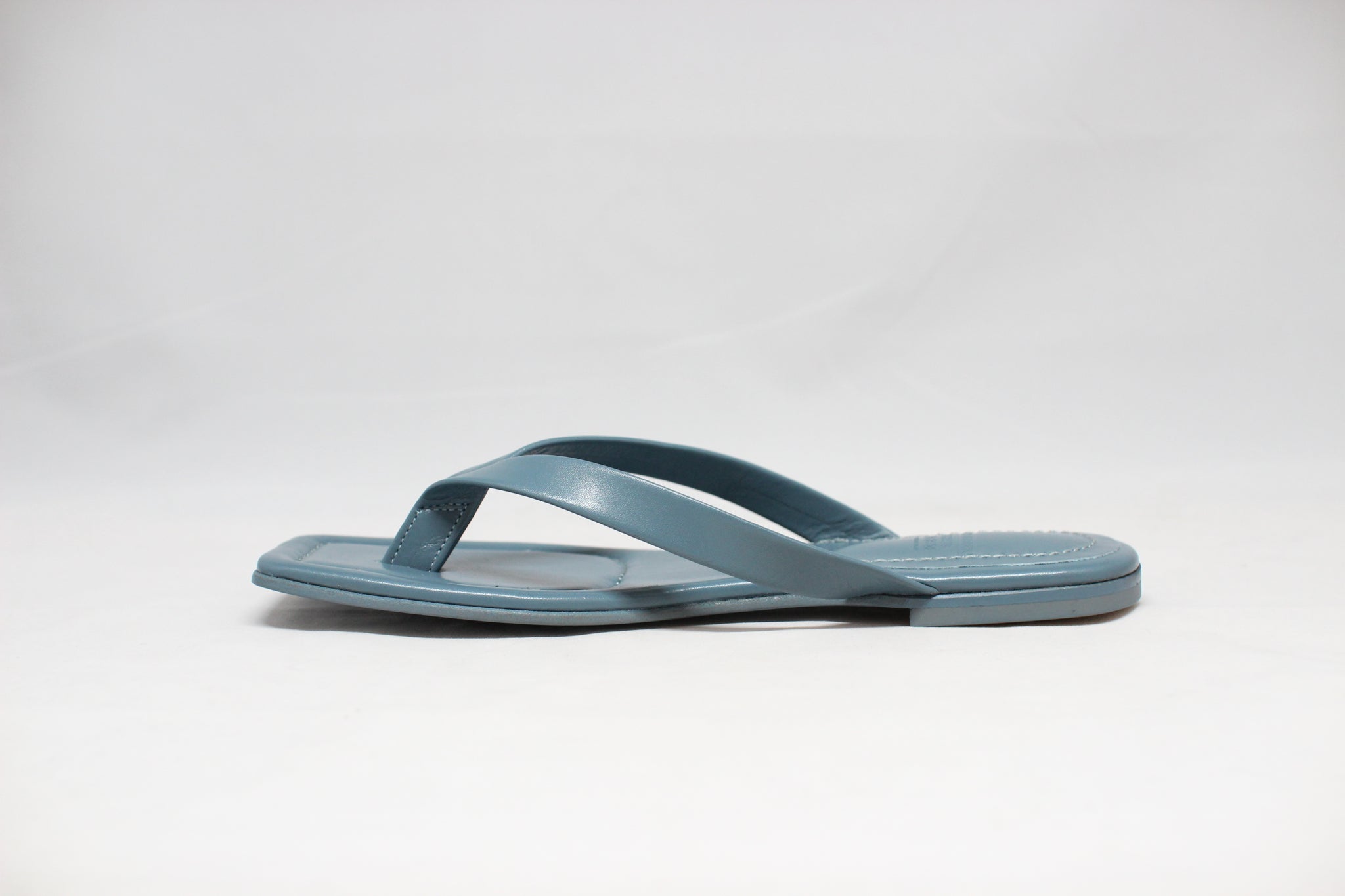 #138 TONG FLAT SANDAL