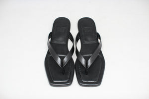 #138 TONG FLAT SANDAL