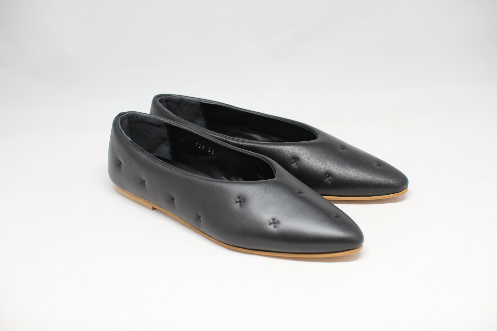 #135 KILTING FLAT SHOES