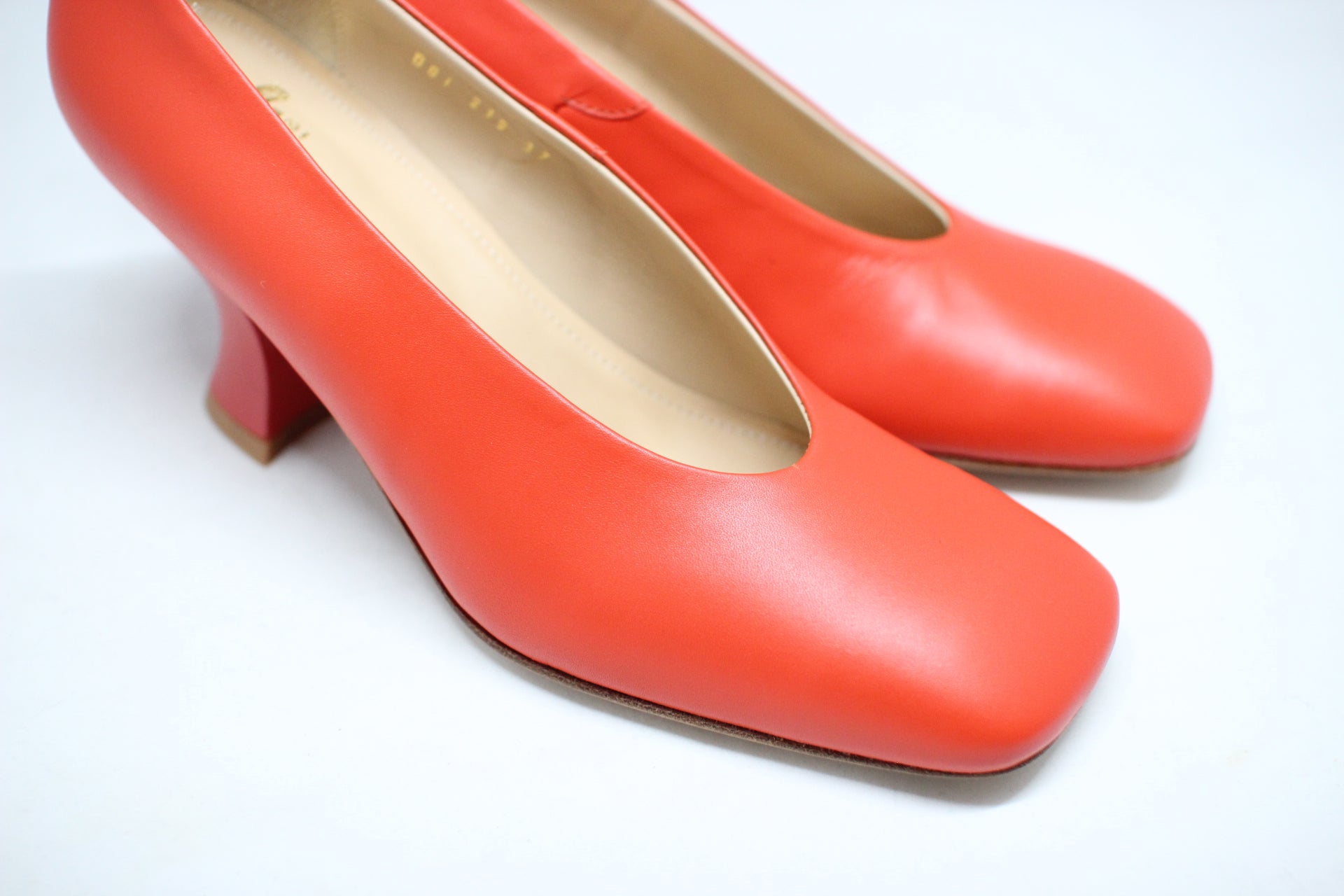 #239 SQUARE TOE RETRO PUMPS