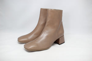 #057 SQUARE TOE SHORT BOOTS